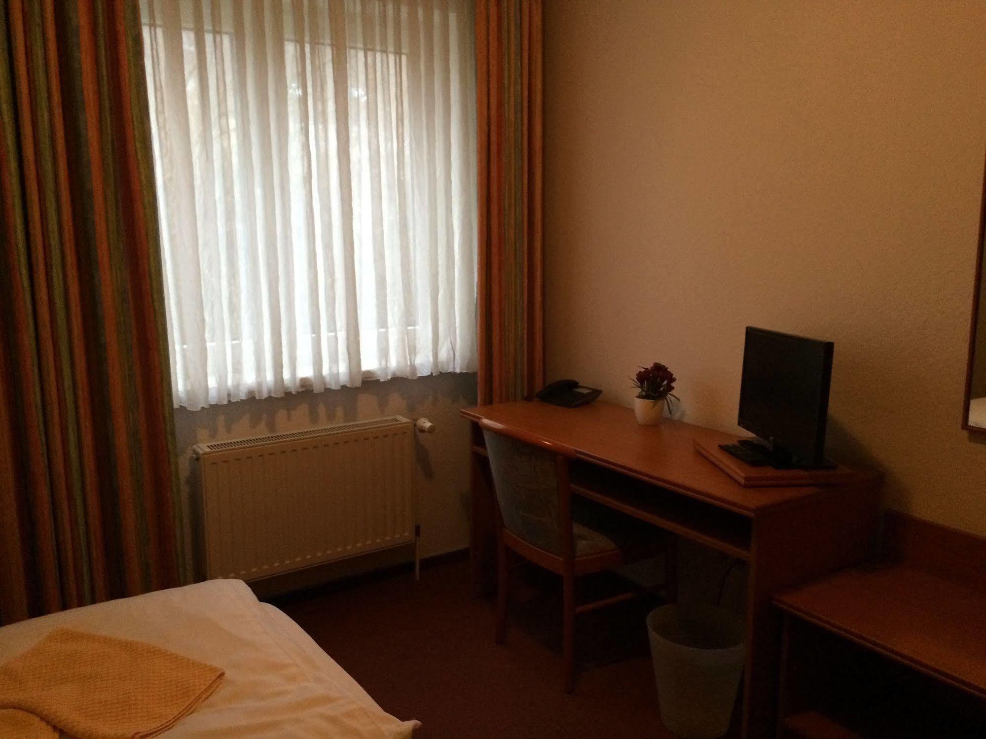 Zur Krone Seelze Exterior photo